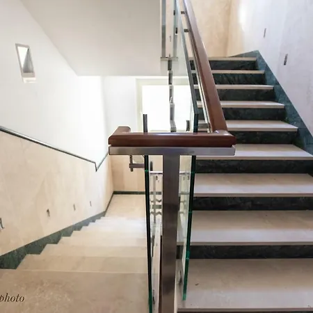 Apartment Mirabilia *